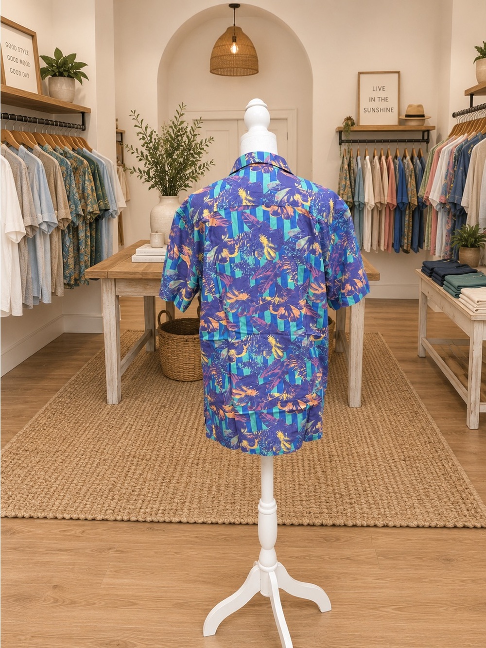 Chubbies Sunday Hawaiian Floral Rayon Button Up Shirt Small NWT - Picture 2 of 2